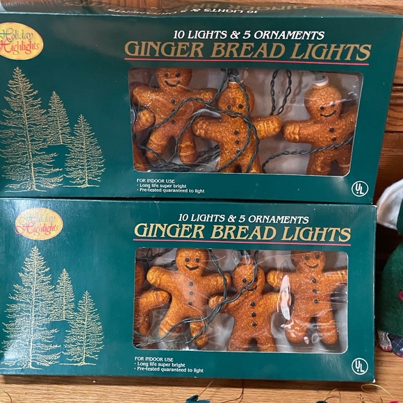 Gingerbread theme complete tree decor including tree skirt 🎄 - Picture 5 of 10